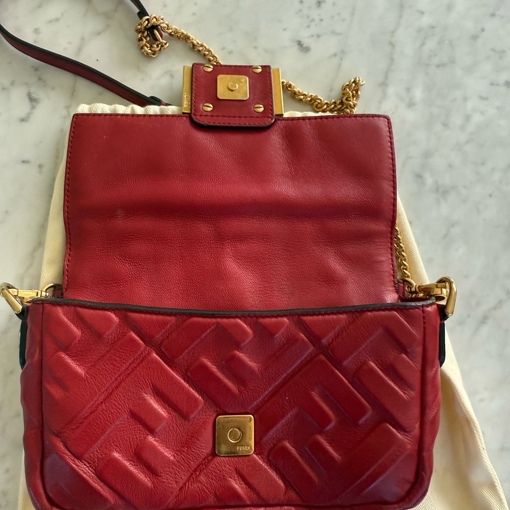 Fendi Baguette Mini Bag 
Red nappa leather bag with FF motif - Picture 6 of 13